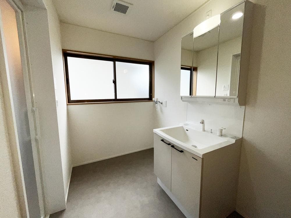 Bathroom vanity